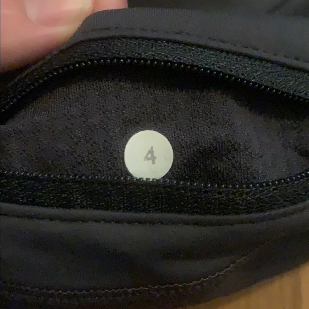 Lululemon shorts size 4 - Picture 5 of 5